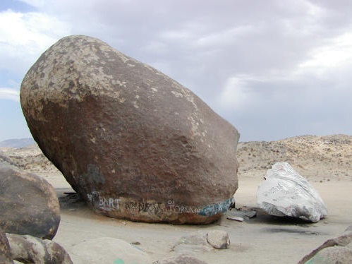 giant rock landers ca